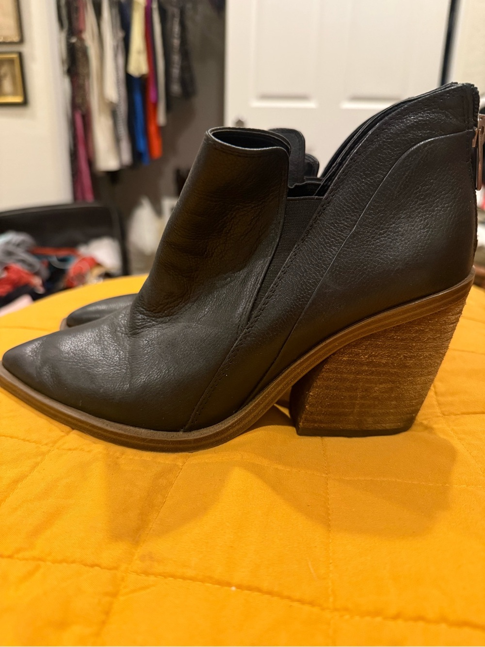 Vince Camuto Black Leather Pointed-Toe Ankle Boots - Women